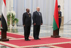 Церемония официальной встречи Президента Судана Омара Хасана Ахмеда аль-Башира во Дворце Независимости
