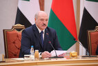 Президент Беларуси Александр Лукашенко во время переговоров с Президентом Судана Омаром Хасаном Ахмедом аль-Баширом в расширенном составе