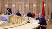 Александр Лукашенко на встрече с губернатором Липецкой области России Игорем Артамоновым