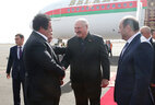 Президента Беларуси Александра Лукашенко встретили президент НОК Армении Гарик Царукян и министр экономики Армении Сурен Караян