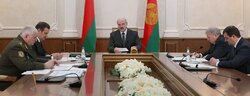 Александр Лукашенко во время утверждения решения на охрану государственной границы Республики Беларусь в 2015 году.