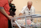 Александр Лукашенко во время посещения Миорской центральной районной больницы