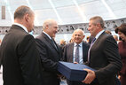 Президент Беларуси Александр Лукашенко и Президент Национального олимпийского комитета Украины, член исполкома Международного олимпийского комитета (МОК) Сергей Бубка