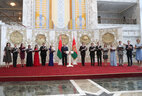Александр Лукашенко с выпускниками