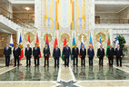 Президент Беларуси Александр Лукашенко с руководителями правительственных делегаций ЕАЭС и СНГ