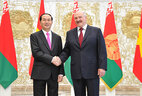 Встреча президентов Беларуси и Вьетнама Александра Лукашенко и Чан Дай Куанга во Дворце Независимости