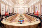 Переговоры в расширенном составе с Президентом Вьетнама Чан Дай Куангом