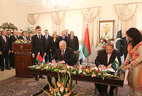 Аляксандр Лукашэнка і Наваз Шарыф у час падпісання Ісламабадскай дэкларацыі беларуска-пакістанскага партнёрства