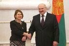 Александр Лукашенко принял верительные грамоты Чрезвычайного и Полномочного Посла Соединенного Королевства Великобритании и Северной Ирландии в Беларуси Фионны Гибб