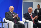Президент Беларуси Александр Лукашенко на пленарном заседании IV Форума регионов Беларуси и России
