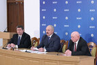 Александр Лукашенко во время посещения БГАТУ