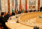 Во время встречи с Президентом Индии Пранабом Мукерджи в расширенном составе