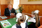 Аляксандр Лукашэнка расказаў навучэнцам пра свае школьныя гады і правёў імправізаваны ўрок