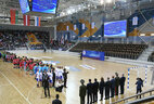 Александр Лукашенко во время церемонии открытия Дворца спорта "Уручье" и международного детского турнира по гандболу