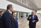 Аляксандр Лукашэнка ў час наведвання Беларускага дзяржаўнага медыцынскага ўніверсітэта