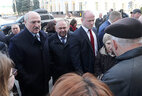 Президент Беларуси Александр Лукашенко после встречи с активом Барановичей и Барановичского района пообщался с местными жителями