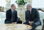 Встреча президентов Беларуси и России Александра Лукашенко и Владимира Путина один на один во Дворце Независимости