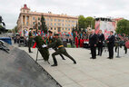 Во время церемонии на площади Победы