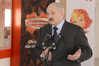 Аляксандр Лукашэнка ў час наведвання прадпрыемства