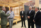 Александр Лукашенко во время посещения ПВТ
