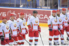 Команда Президента перед матчем против сборной Международной федерации хоккея (IIHF)
