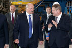 Президент Александр Лукашенко и генеральный директор БМЗ Анатолий Савенок