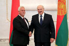 Президент Беларуси Александр Лукашенко и Чрезвычайный и Полномочный Посол Венгрии в Беларуси Жолт Чутора