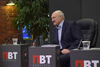 Аляксандр Лукашэнка ў час сустрэчы з прадстаўнікамі ІТ-сферы ў Парку высокіх тэхналогій