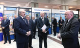 Александр Лукашенко знакомится с выставкой разработок белорусских ученых