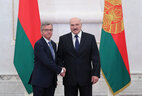 Президент Беларуси Александр Лукашенко и Чрезвычайный и Полномочный Посол Дании в Беларуси Карстен Сендергорд