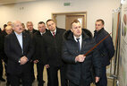 Александр Лукашенко во время посещения Слуцкого дрожжевого завода