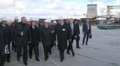 Александр Лукашенко знакомится с производственной базой строительства БелАЭС, 9 октября 2015 г.