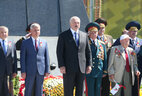 Александр Лукашенко и участники церемонии на площади Победы почтили минутой молчания память погибших в Великой Отечественной войне
