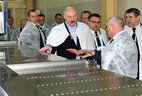 Александр Лукашенко во время посещения ОАО "Слуцкий сахарорафинадный комбинат"