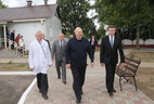 Александр Лукашенко во время посещения Копысской участковой больницы
