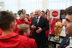 Аляксандр Лукашэнка сярод удзельнікаў цырымоніі