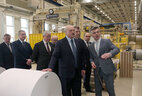 Александр Лукашенко во время посещения РУП "Завод газетной бумаги" в Шклове