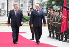 Во время церемонии официальной встречи Президента Беларуси Александра Лукашенко с участием военнослужащих роты почетного караула
