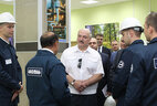 Аляксандр Лукашэнка ў час наведвання "Нафтана"