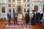 Александр Лукашенко во время посещения храма
