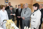 Александр Лукашенко во время посещения Климовичского государственного аграрного колледжа