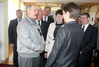 Александр Лукашенко во время посещения Климовичского государственного аграрного колледжа