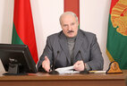 Александр Лукашенко во время совещания по выполнению поручения по социально-экономическому развитию юго-восточных районов Могилевской области