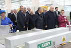 Аляксандр Лукашэнка ў час наведвання Віцебскага футравага камбіната