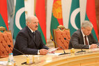 Аляксандр Лукашэнка на перагаворах з прэм'ер-міністрам Пакістана Навазам Шарыфам у пашыраным складзе