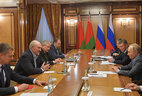 Во время переговоров с Президентом России Владимиром Путиным в расширенном формате