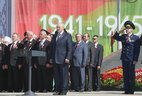 Александр Лукашенко во время церемонии на площади Победы