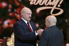 Aleksandr Lukashenko presents the Order of Honor to Chairman of the State Control Committee Leonid Anfimov