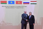 Президент Беларуси Александр Лукашенко и Президент Казахстана Нурсултан Назарбаев перед началом саммита ОДКБ
