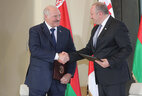 Президент Беларуси Александр Лукашенко и Президент Грузии Гиоргий Маргвелашвили во время подписания документов
